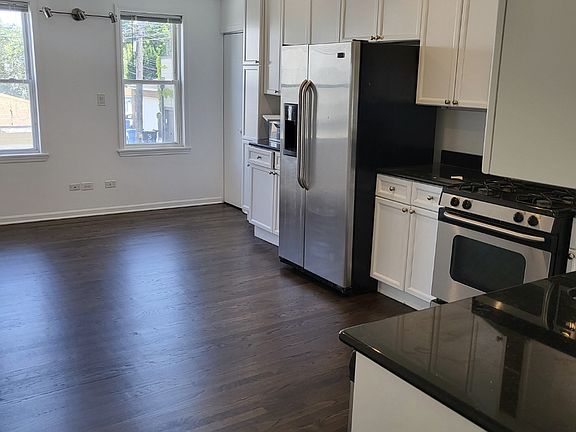 4th image of 2114 W Melrose St