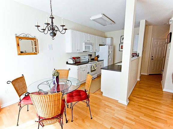 4th image of 7 Rock Side Ct