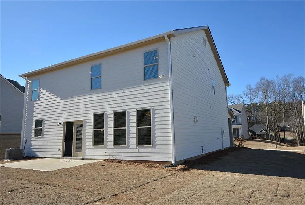 5 bed, 3.5 bath, 2562 sqft, $2,550 — Photo 4