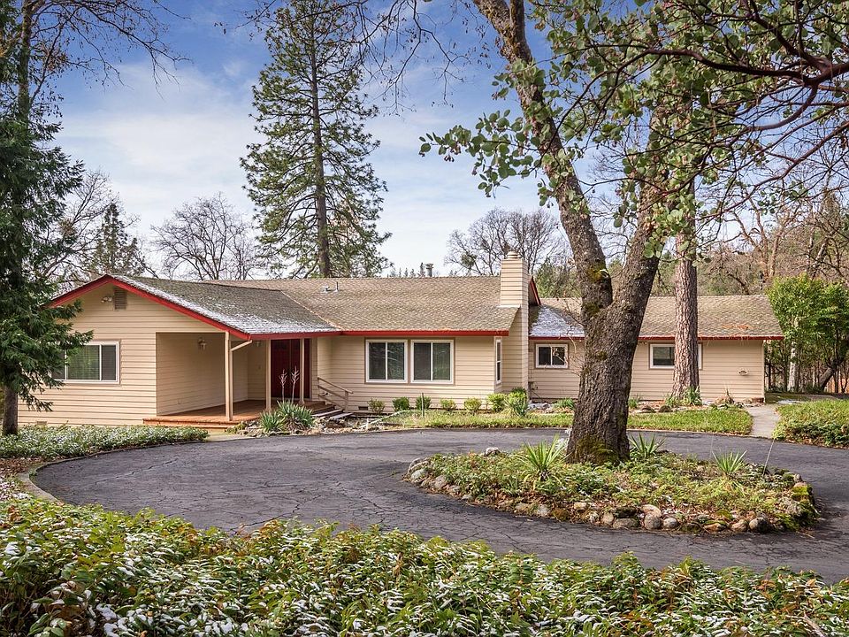 1st image of 21182 Oakwood Ln