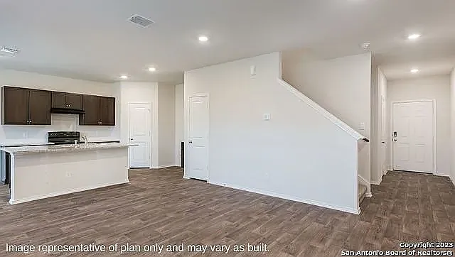 4 bed, 2.5 bath, 1968 sqft, $1,950 — Photo 4