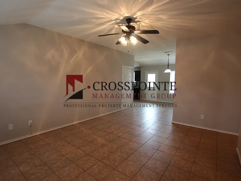 17114 Sentinel Ln — Photo 4