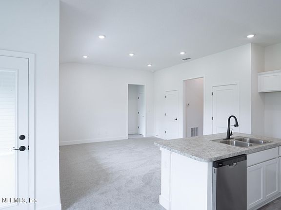 3rd image of 8357 HELMSLEY Boulevard