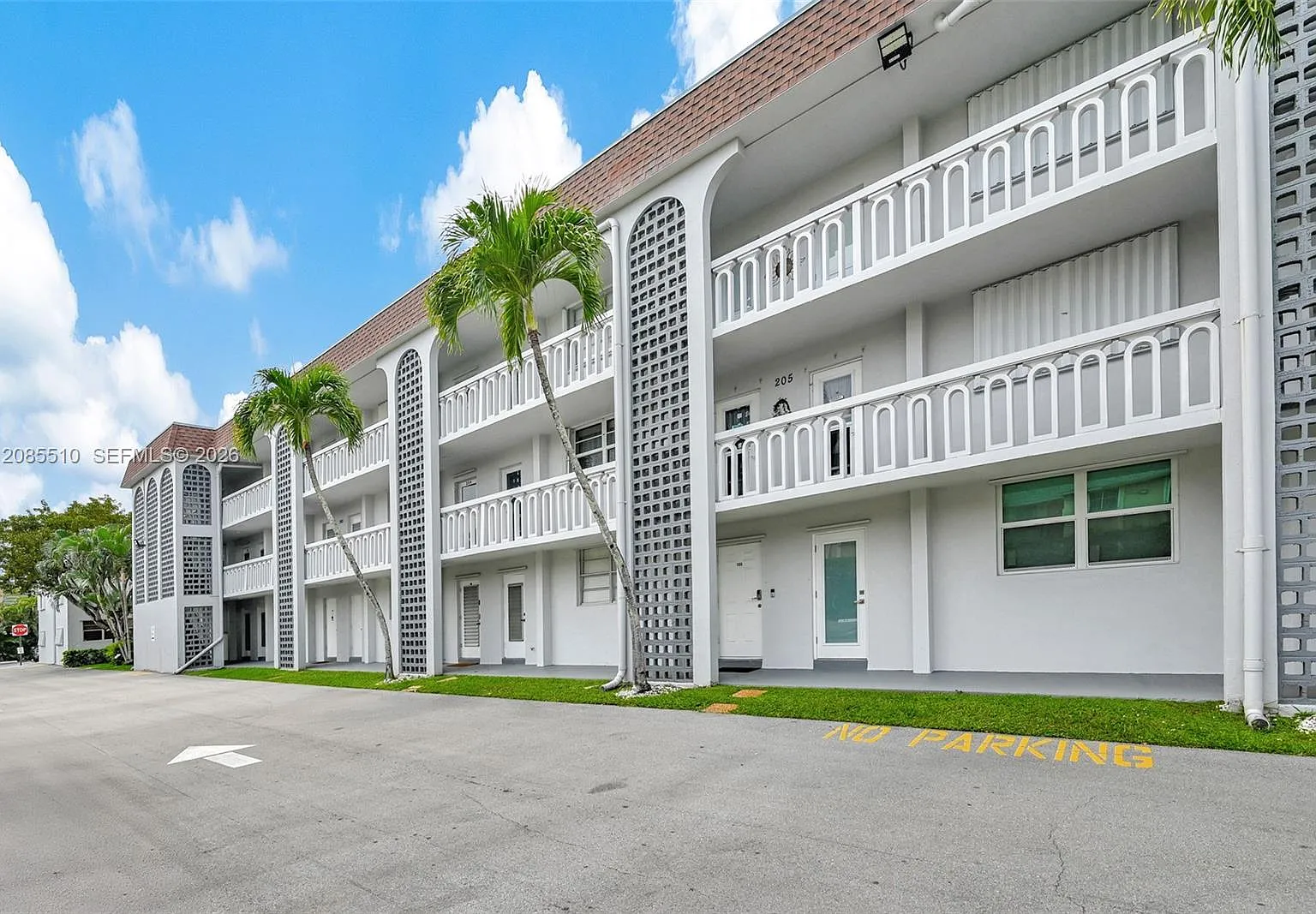 Deerfield Beach Gardens C — Photo 2