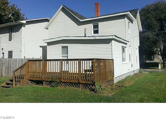 2nd image of 122 W Chestnut St