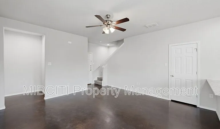 1134 Renee St — Photo 9