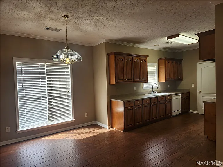 1922 Denny Dr — Photo 8