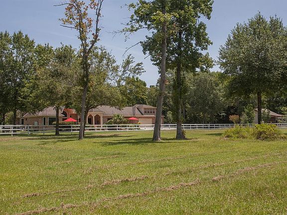 Bring your horses and come home to 15 Oak Crest...