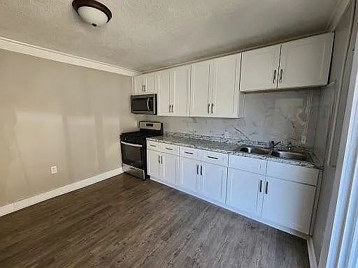 3rd image of 1012 Rose Ave