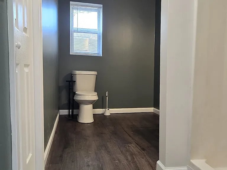 300 N Detroit St #1 — Photo 4