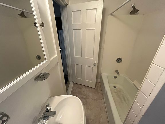4th image of 38 Gibson St #3BW