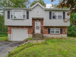 76 Cobblestone Ct, Torrington, CT 06790