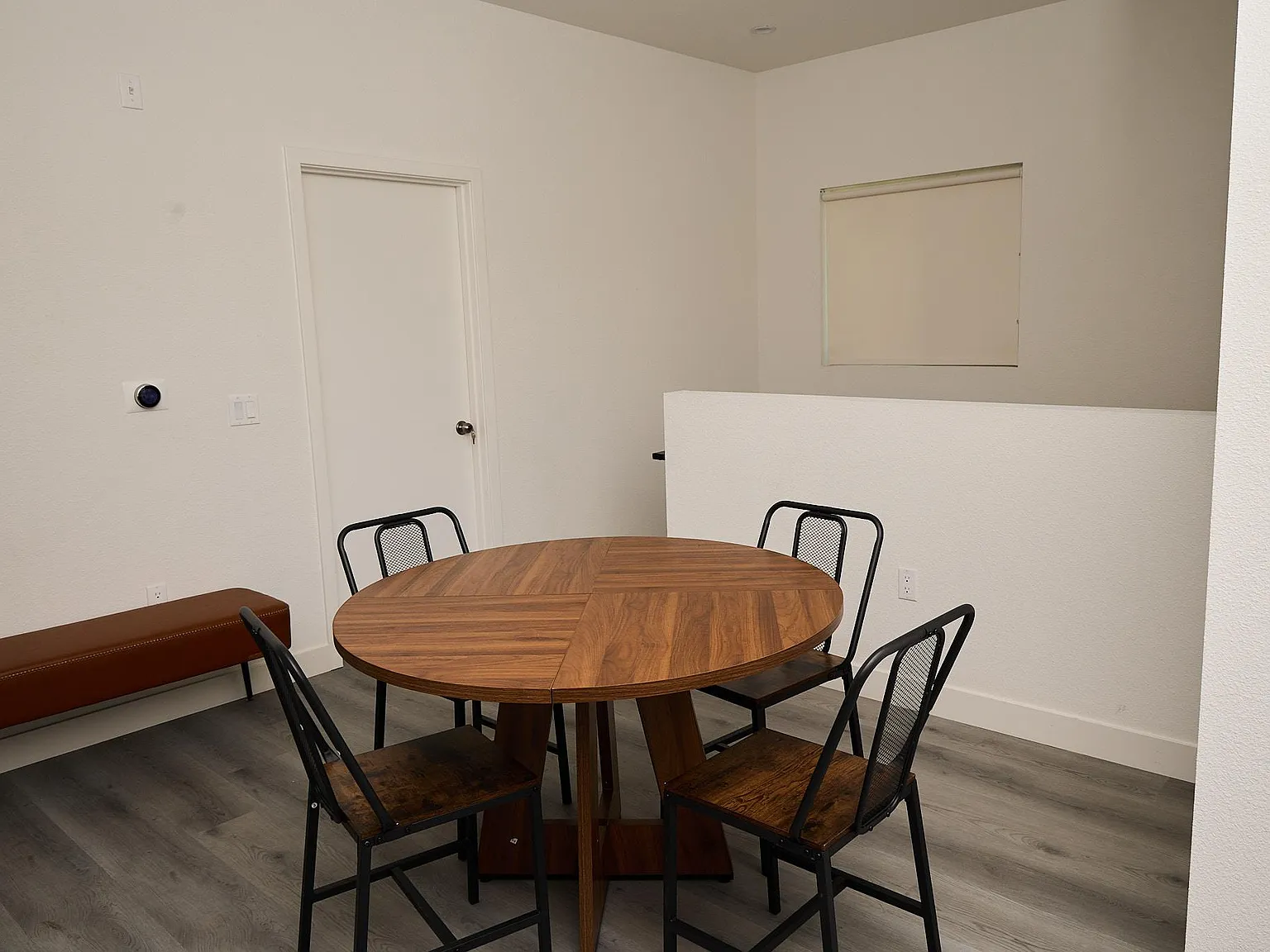 4 bed, 5.0 bath, 1085 sqft, $1,629 — Photo 4