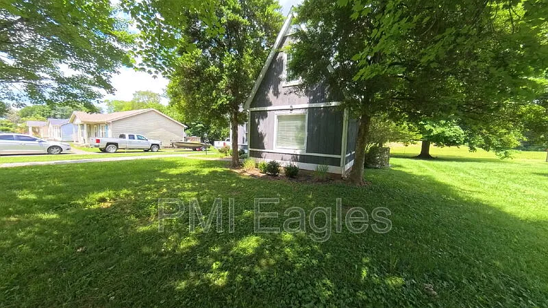 3 bed, 2.0 bath, 1400 sqft, $1,800 — Photo 2