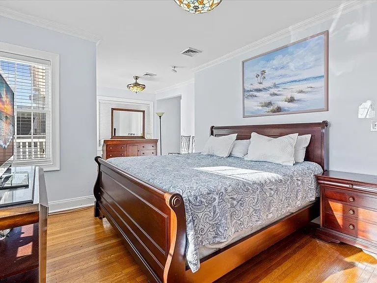 104 S Oakland Ave — Photo 25