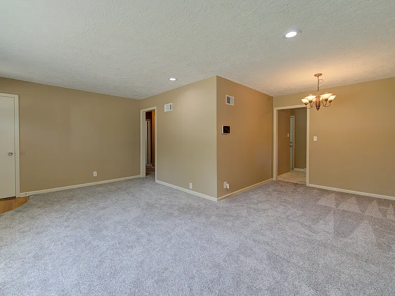 6604 N Campbell St — Photo 3