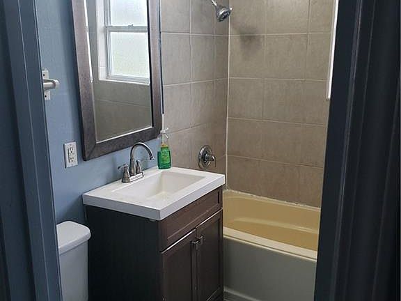 5th image of 2119-21 Robin St