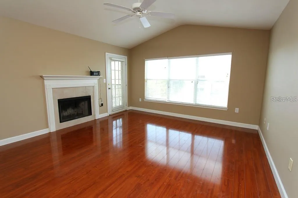 3 bed, 2.0 bath, 1335 sqft, $1,750 — Photo 2