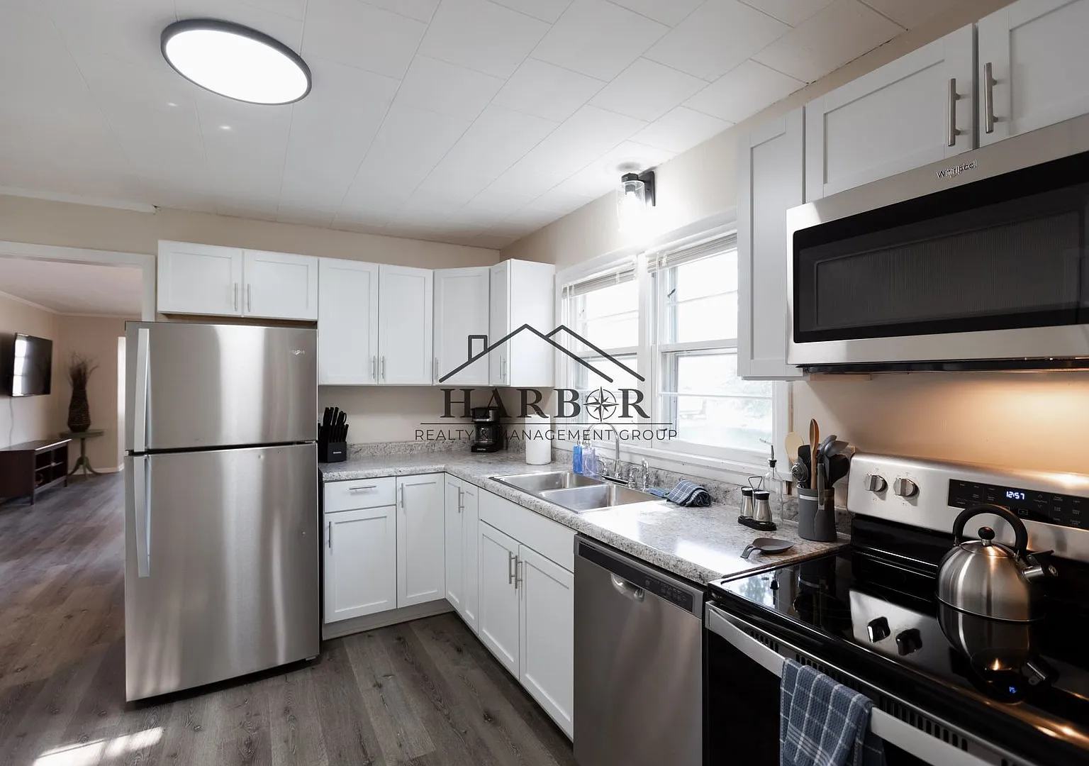 5th Avenue SE Duplex — Photo 2