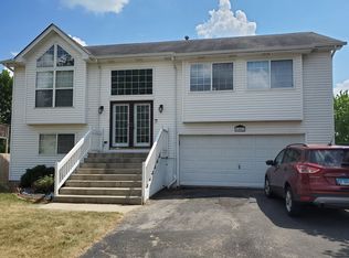 1001 Yellowstone Ln, Harvard, IL 60033