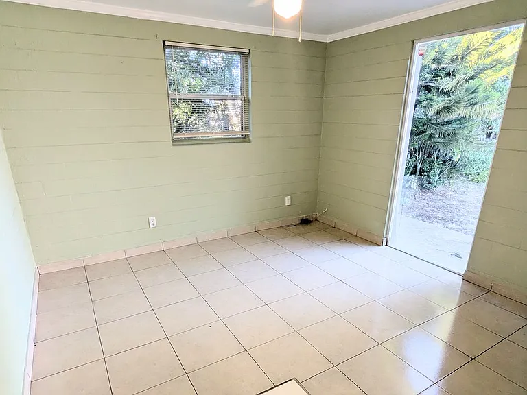 1013 Lewis Dr — Photo 3
