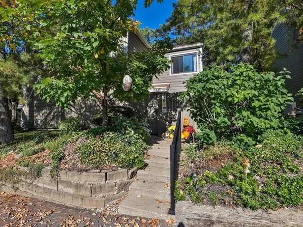 9956 Timbers Dr, Cincinnati, OH 45242