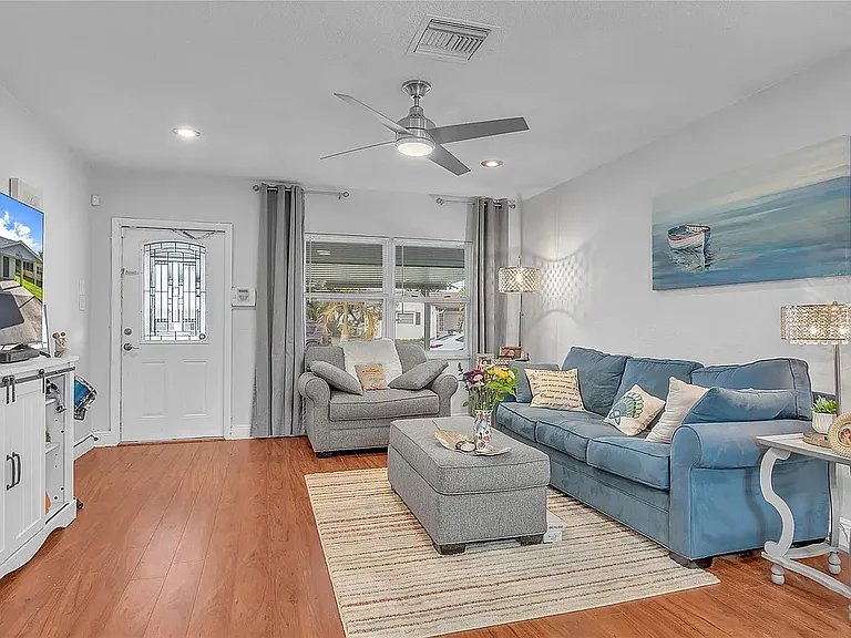 7401 NW 94th Way — Photo 4