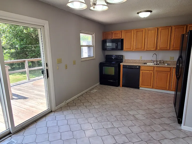 1115 Nofftz Dr — Photo 3
