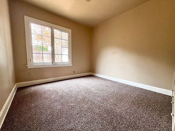 5th image of 224 S 15th Ave #2