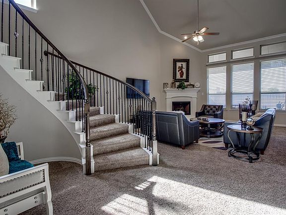 3rd image of 7631 Watercrest Ln