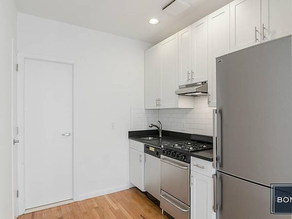 4th image of 150 E 91st St APT 42
