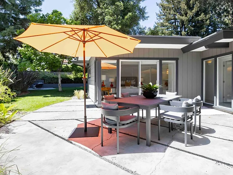 675 Evergreen St — Photo 4