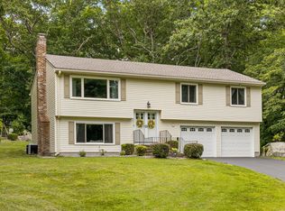 7 Little John Ct, Gales Ferry, CT 06335