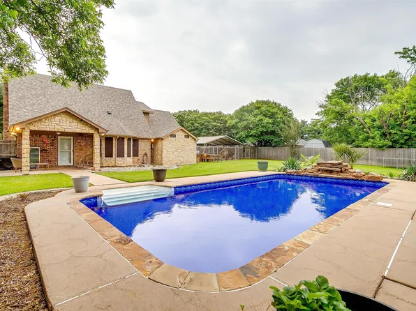 3106 Crockett St, Granbury, TX 76049