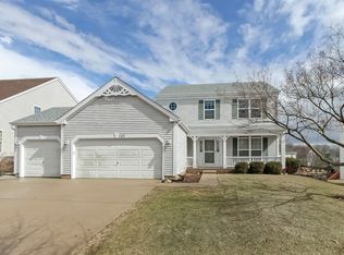 127 Buckskin Ln, Streamwood, IL 60107