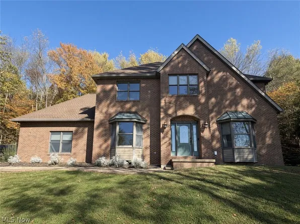1079 Darrell Dr NE, New Philadelphia, OH 44663