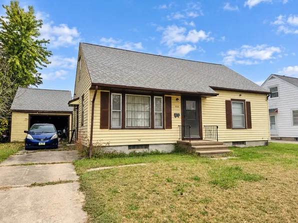 910 Staub Ct NE, Cedar Rapids, IA 52402