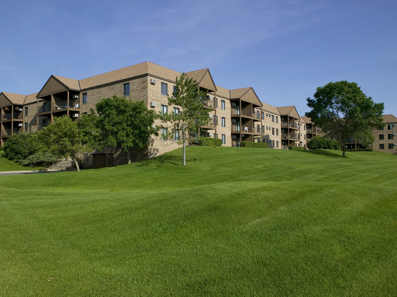 Lexington Heights Apartments — Photo 2