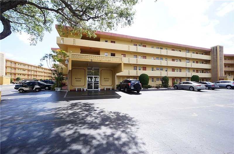 1st image of 447 NE 195th St APT 411