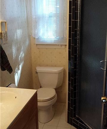 4th image of 41 Surrey Ln