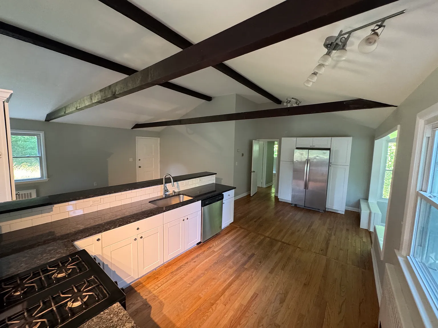 5 bed, $3,450 — Photo 2