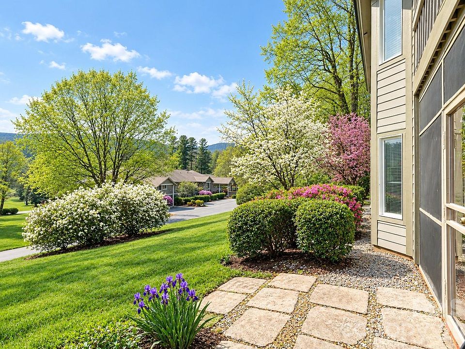 1st image of 111 Bluffview Ln
