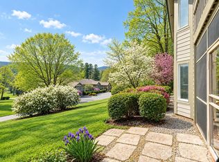 111 Bluffview Ln, Flat rock, NC 28731