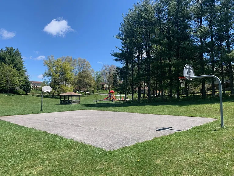 1904 Lindale Dr — Photo 30
