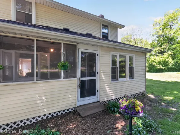 9455 Andersonville Rd, Clarkston, MI 48346