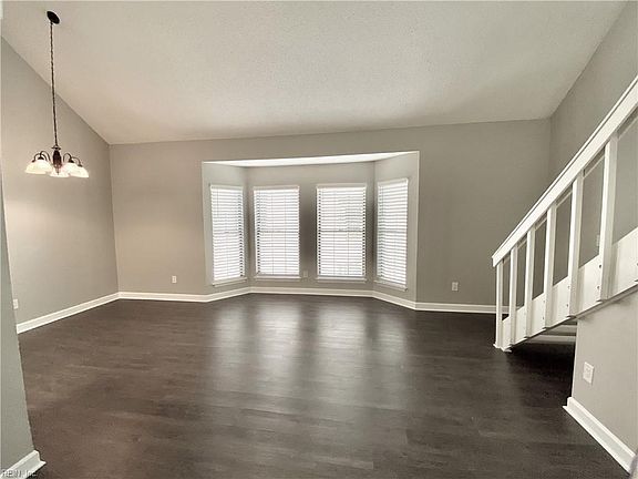 3rd image of 421 Harbour Poin APT 305