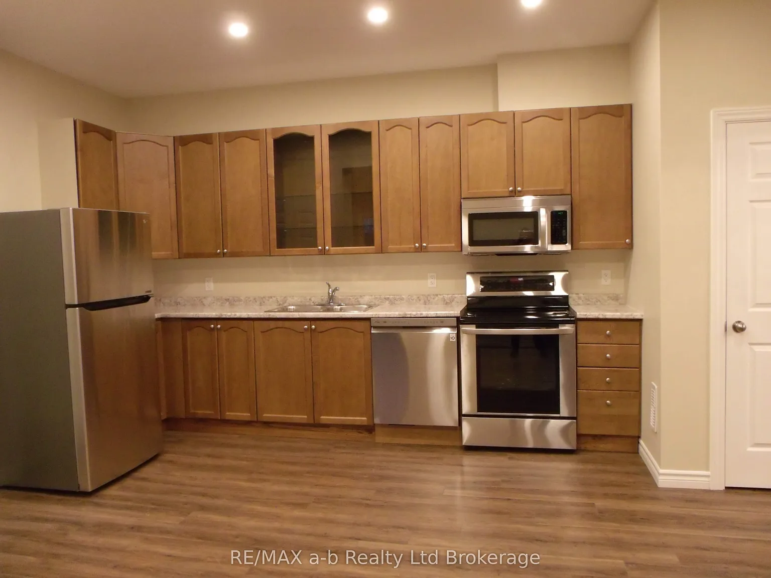 3 bed, $1,850 — Photo 3