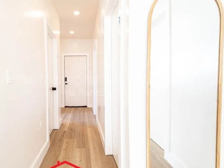 564 N Virgil Ave #560 — Photo 10