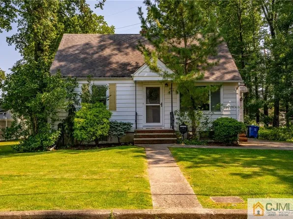 54 5th Ave, Avenel, NJ 07001