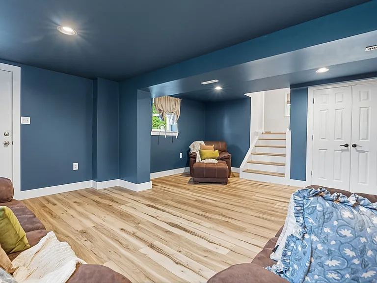 300 Abbott Rd — Photo 10